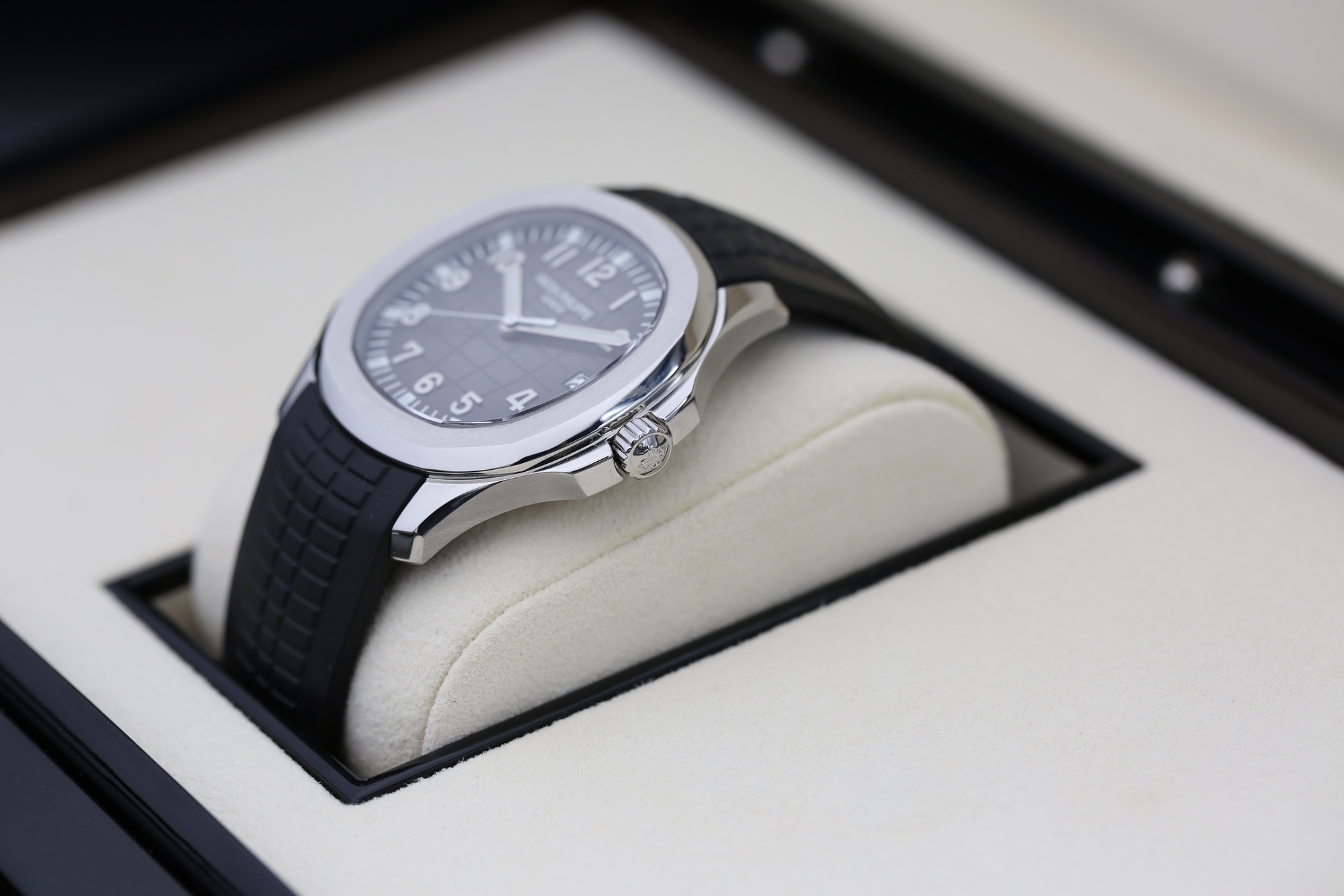 Patek Philippe 5167A-001 Charcoal Grey AQUANAUT  40.8mm 2018 — view 5