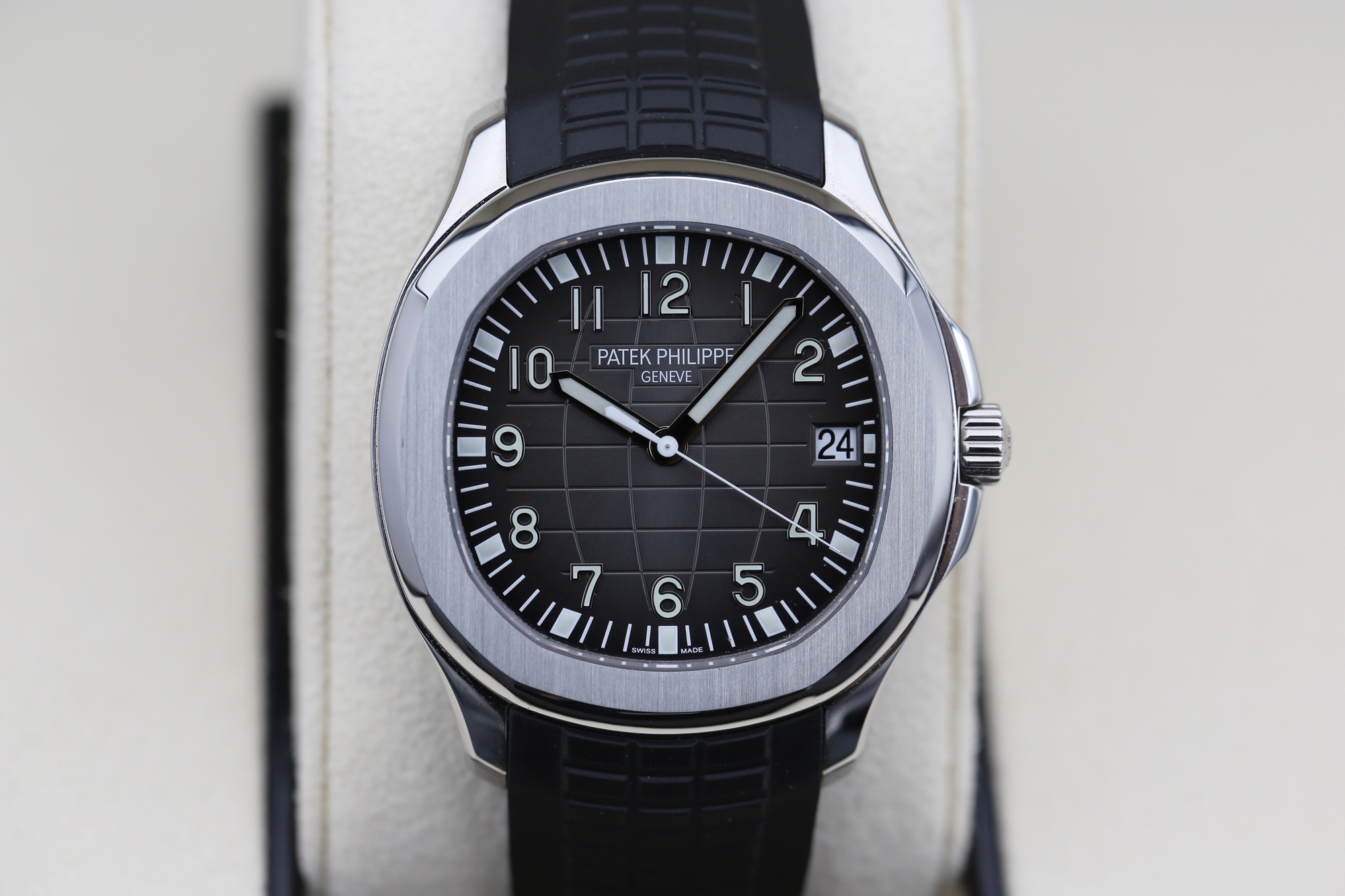 Patek Philippe 5167A-001 Charcoal Grey AQUANAUT  40.8mm 2018