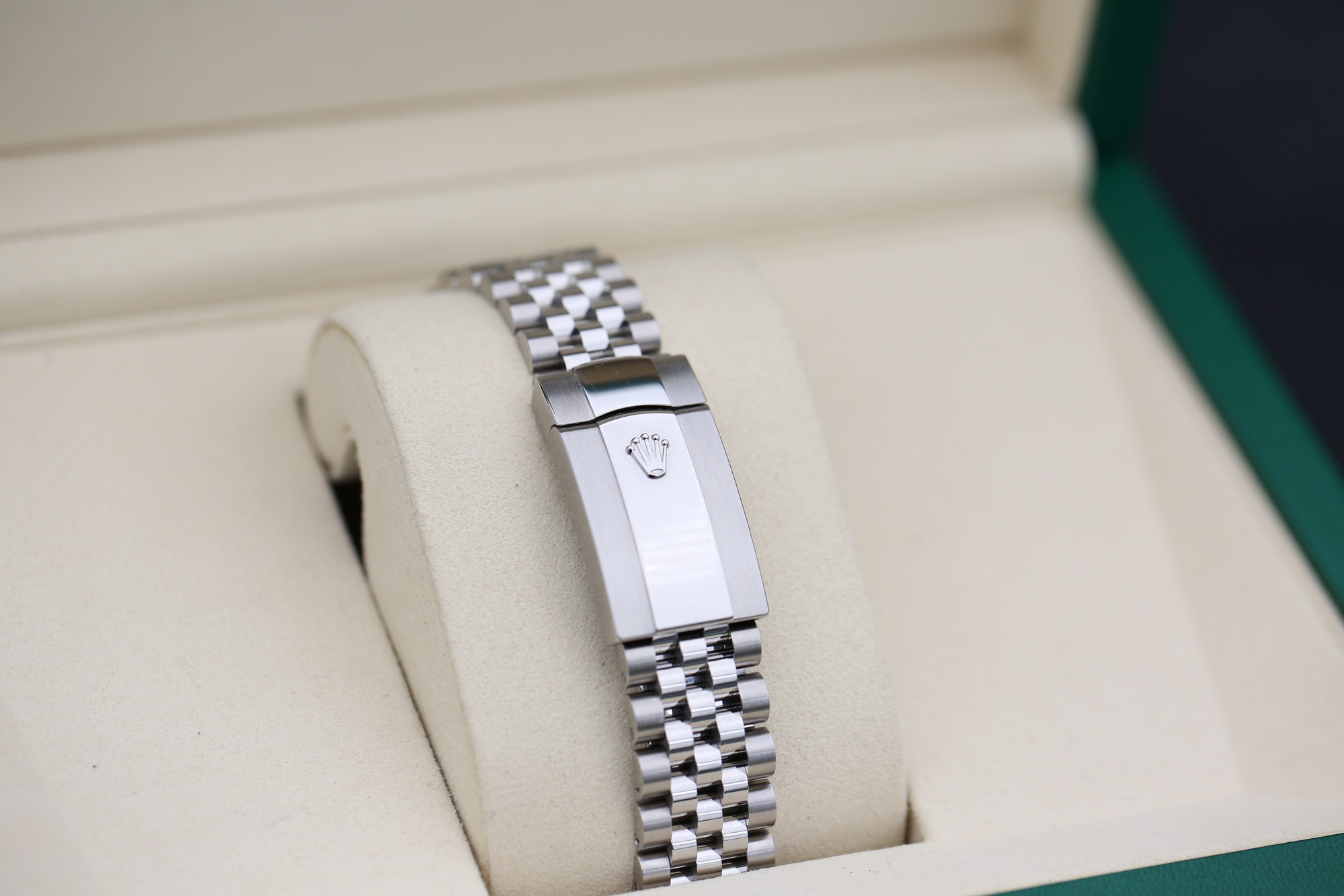 Rolex 126334 White Roman DATEJUST 41mm 2026 — view 8