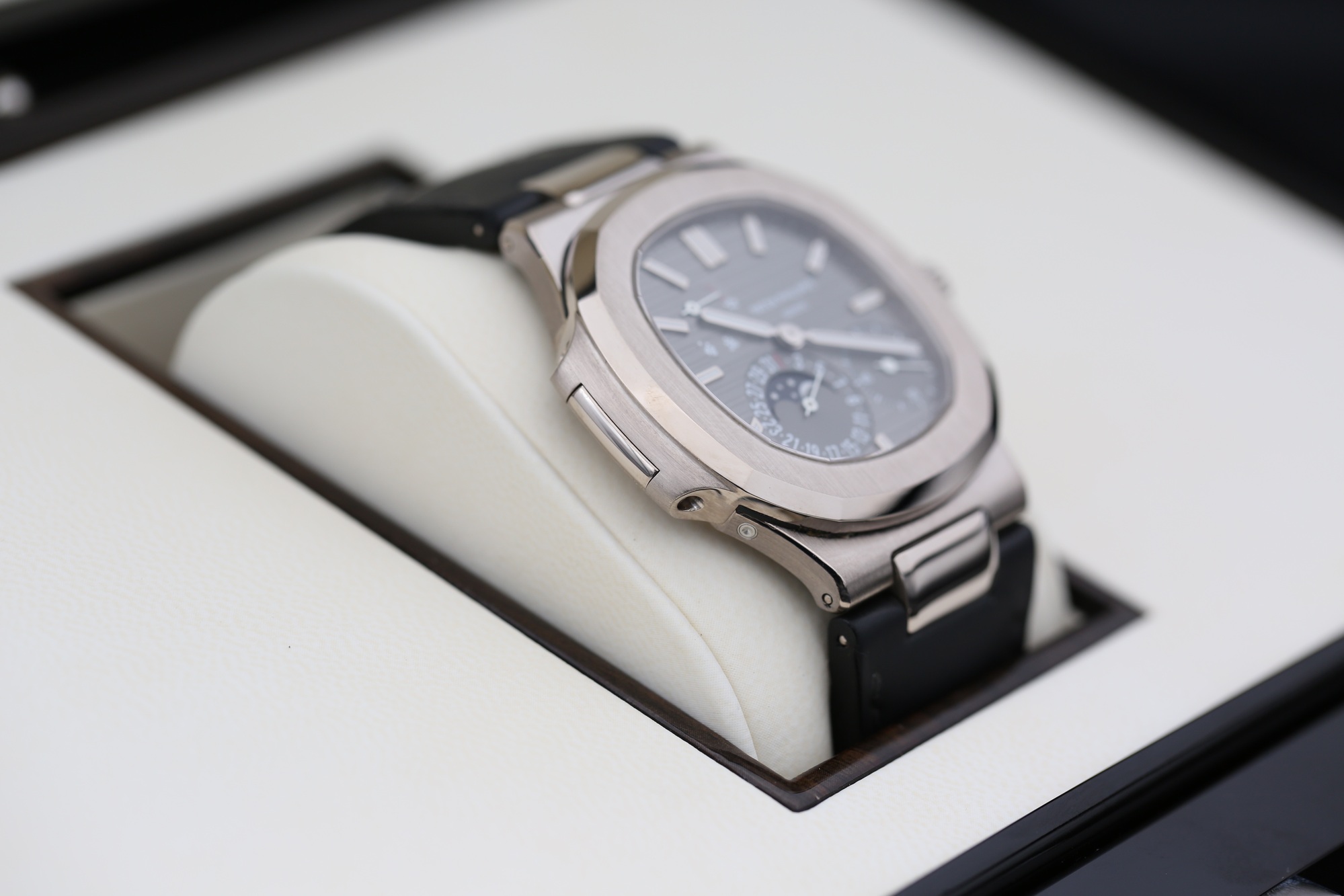 Patek Philippe 5712G-001 Grey NAULITUS 40mm 2008 — view 7