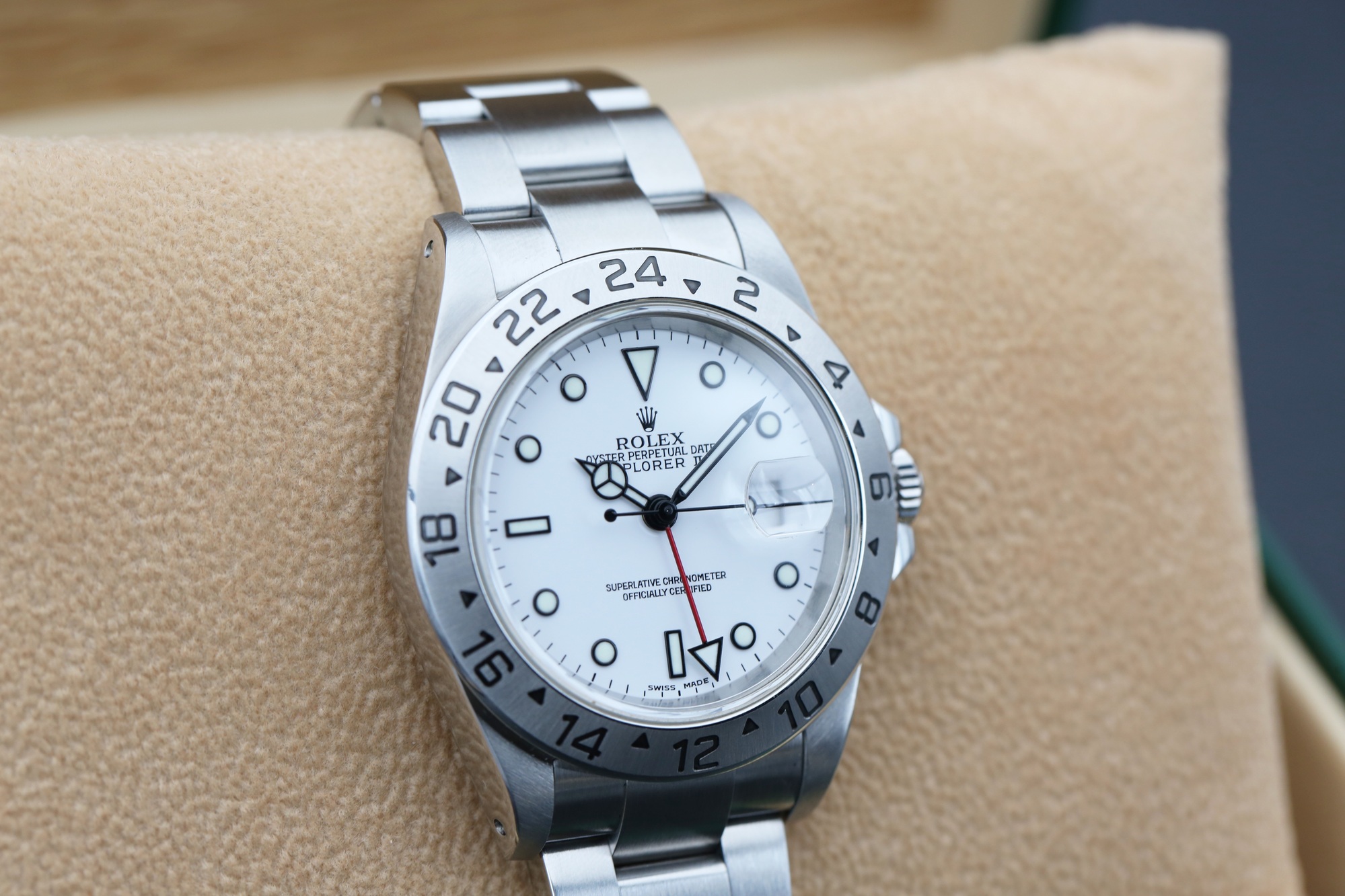 Rolex 16570 White EXPLORER II 40mm 2000 — view 2