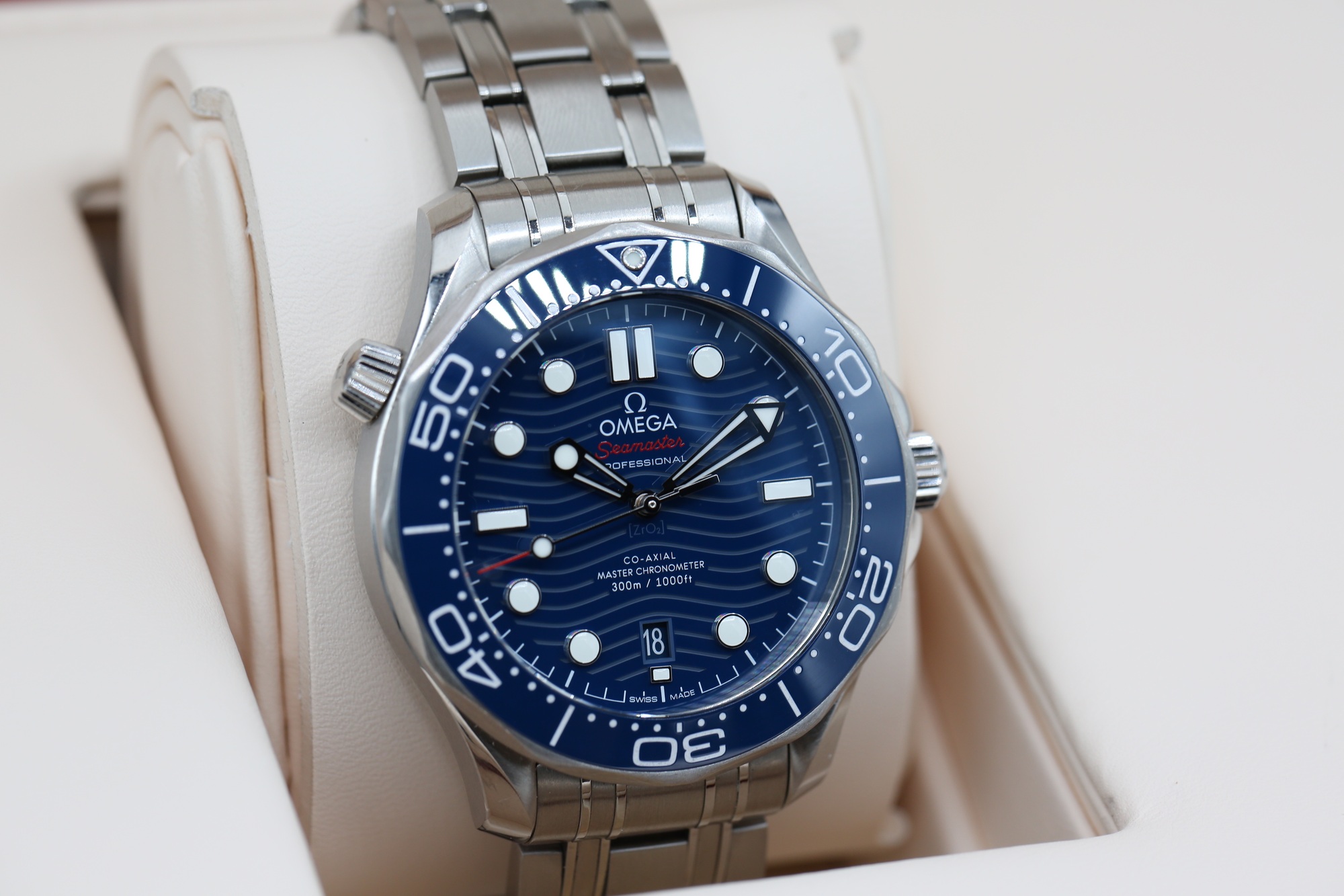 Omega 210.30.42.20.03.001 Blue SEA MASTER  42mm 2020 — view 2