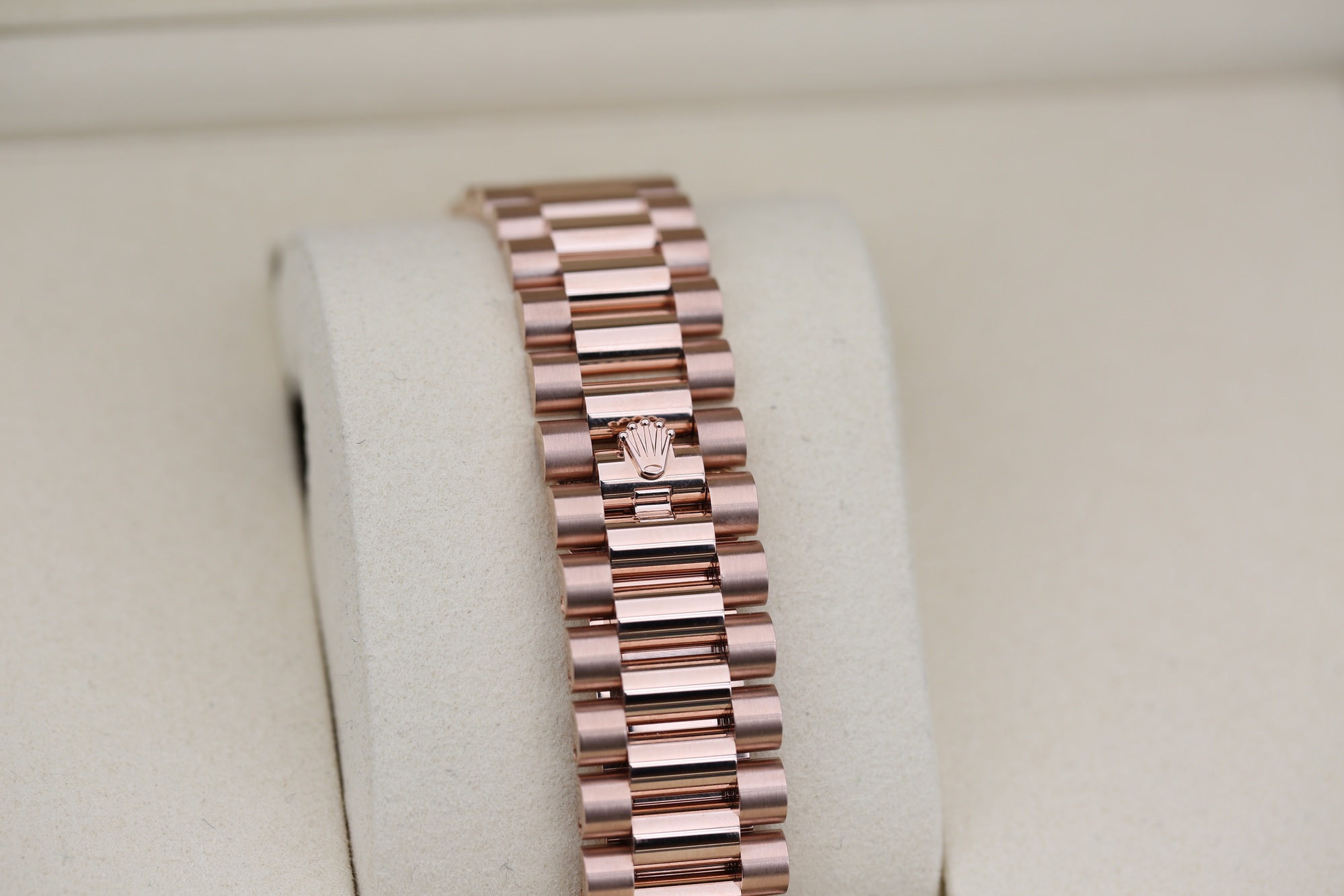 Rolex 228235 Ombre DAY-DATE 40mm 2026 Oscars — view 8