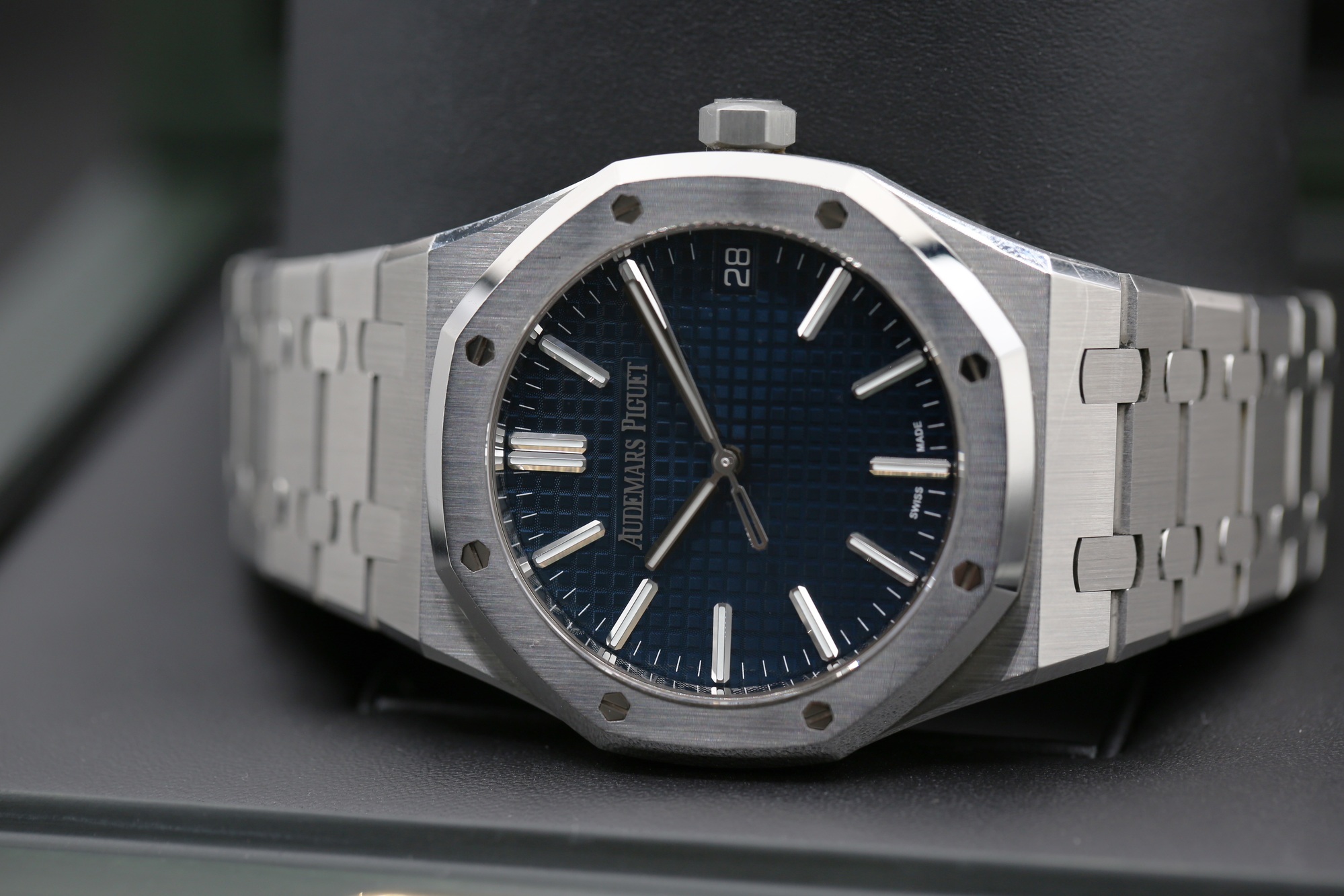 Audemars Piguet 15510ST.OO.1320ST.01 Blue ROYAL OAK 41mm 2023 — view 9