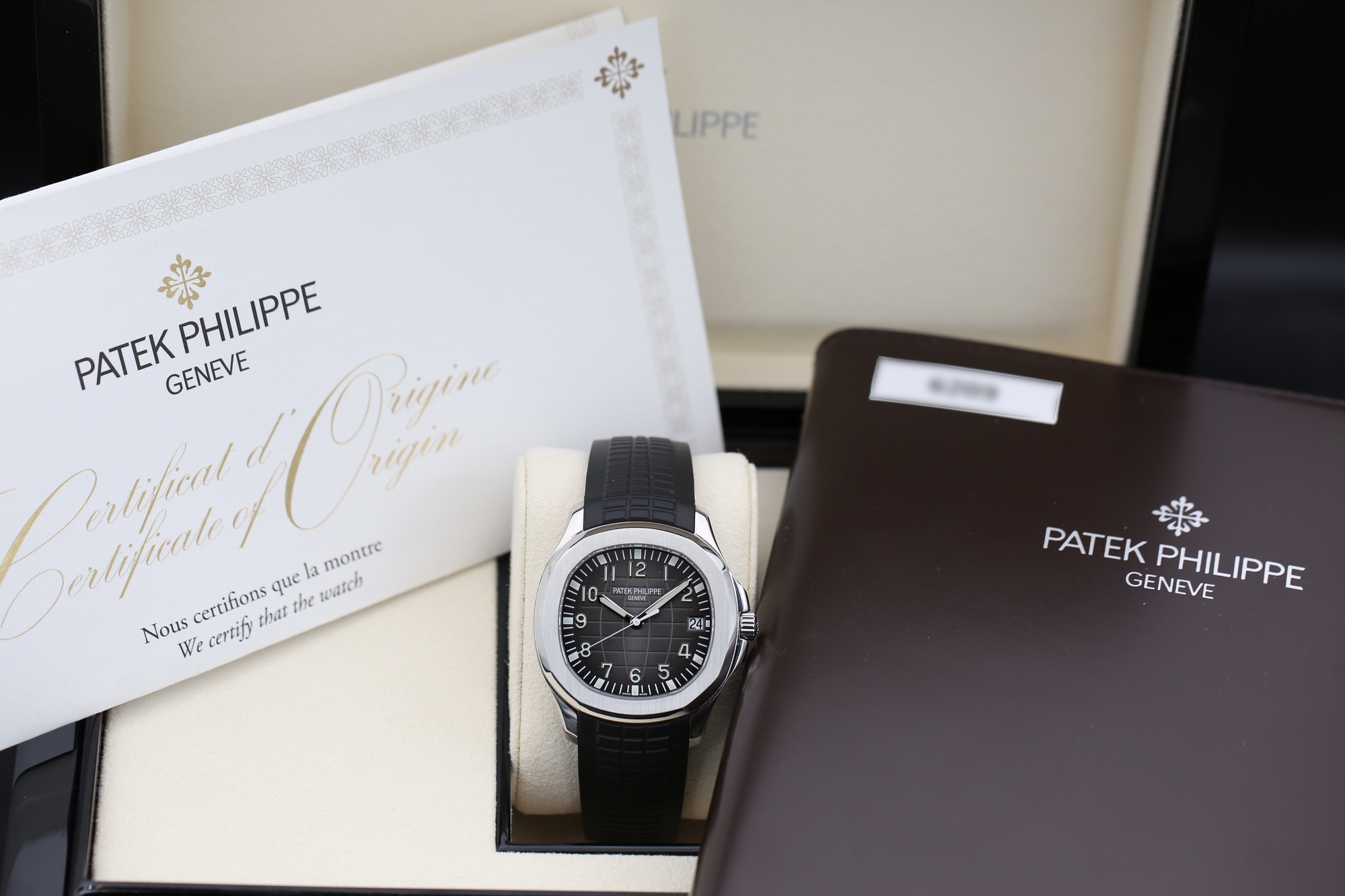 Patek Philippe 5167A-001 Charcoal Grey AQUANAUT  40.8mm 2018 — view 4