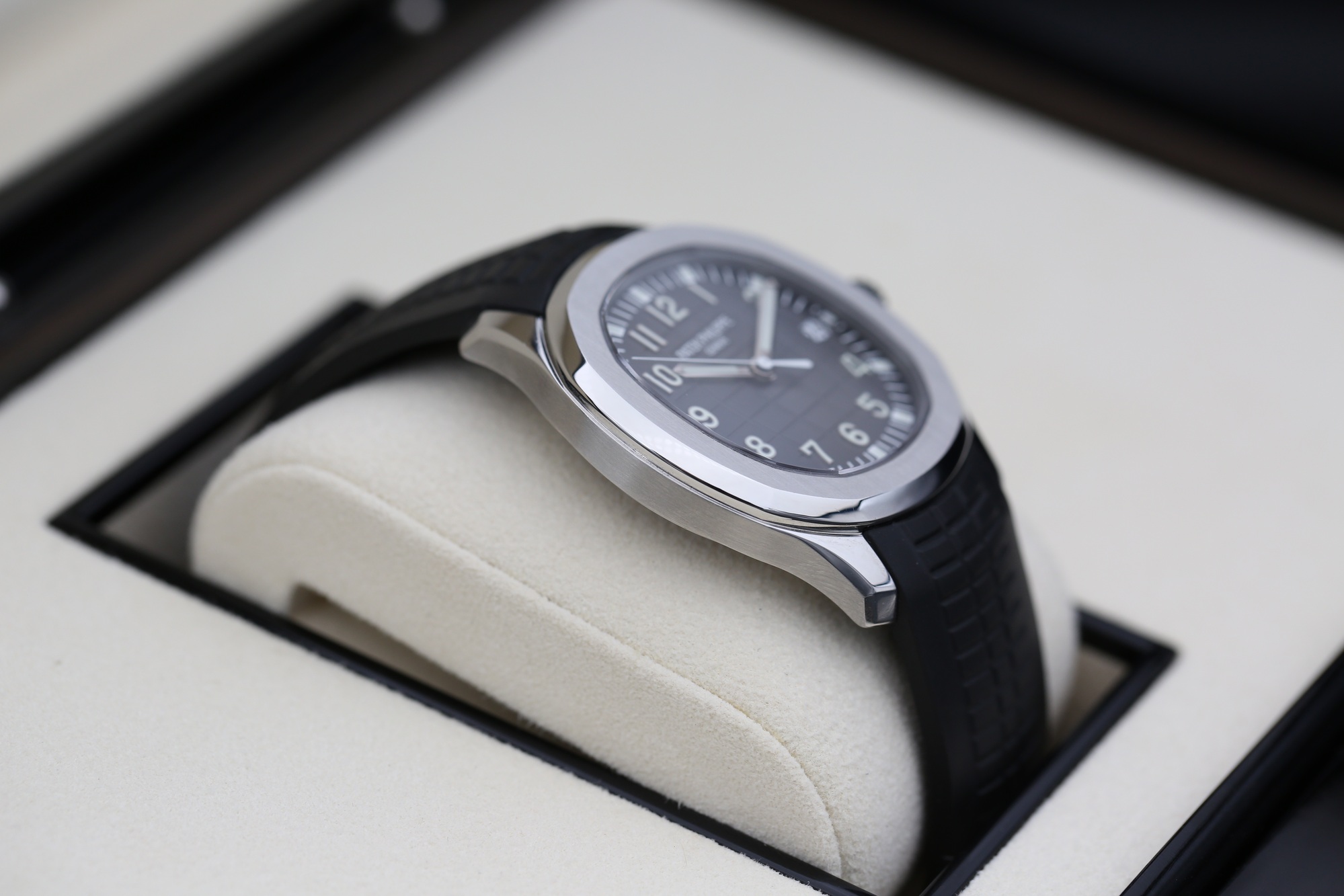 Patek Philippe 5167A-001 Charcoal Grey AQUANAUT  40.8mm 2018 — view 6