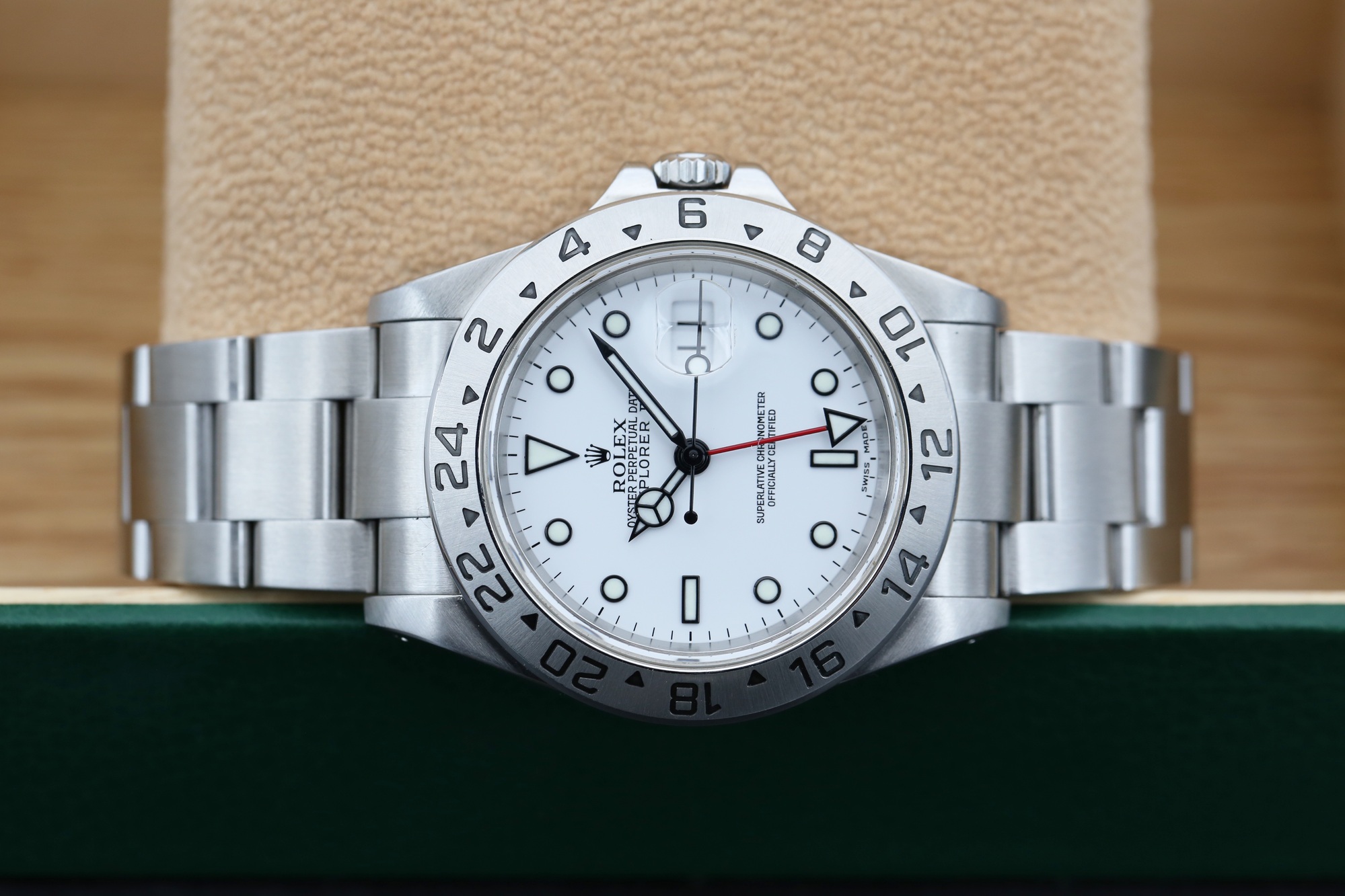 Rolex 16570 White EXPLORER II 40mm 2000 — view 3