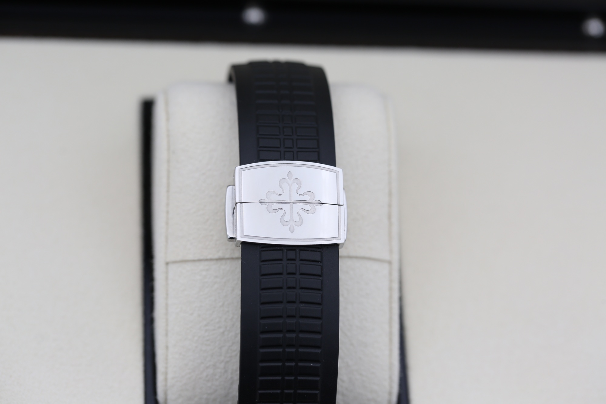 Patek Philippe 5167A-001 Charcoal Grey AQUANAUT  40.8mm 2018 — view 7