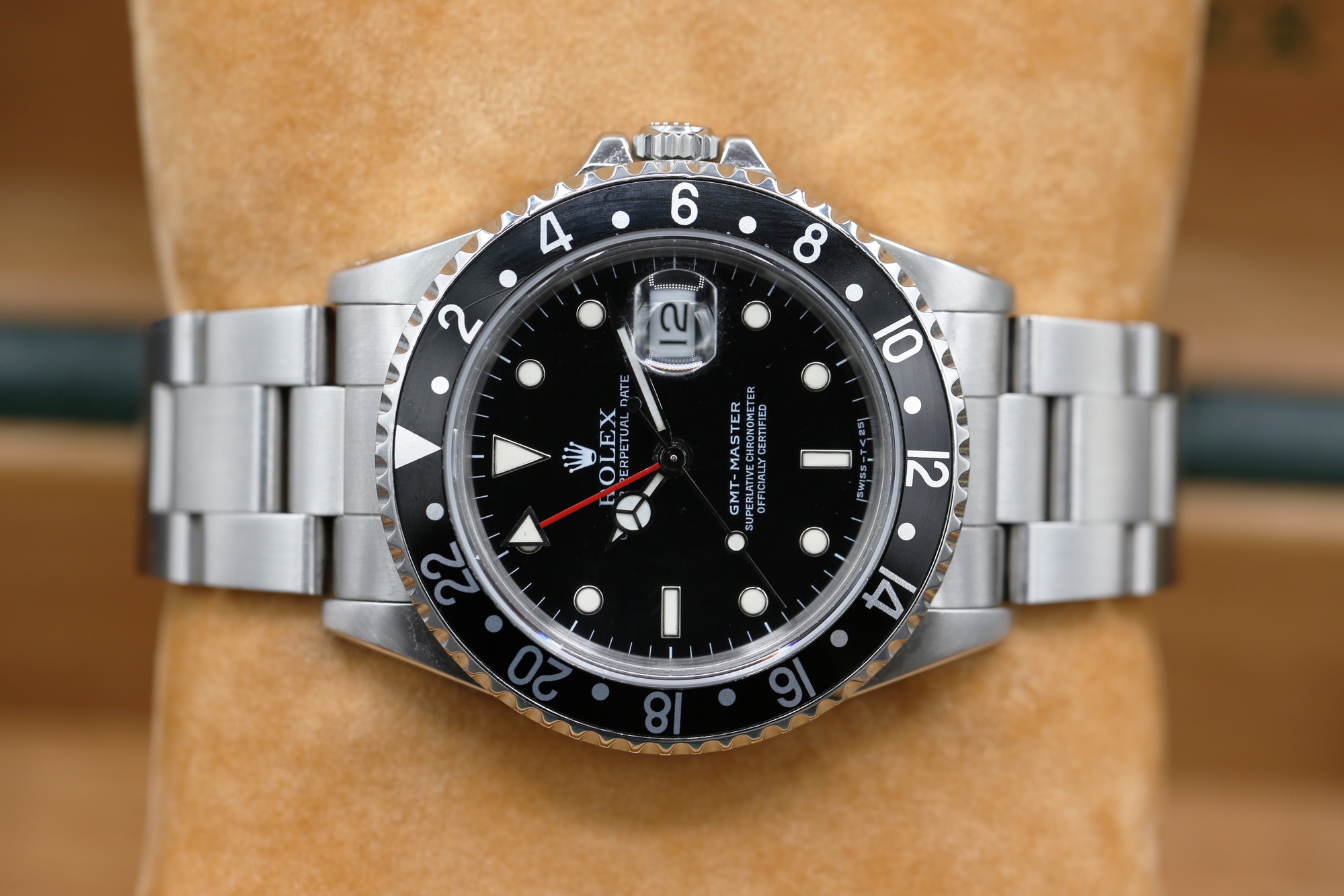 Rolex 16700 Black GMT-MASTER 40mm 1991 — view 3
