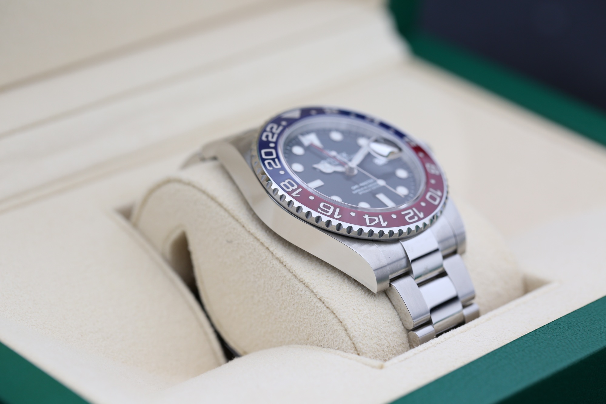 Rolex 126710BLRO Black GMT-MASTER II 40mm 2022 PEPSI — view 7