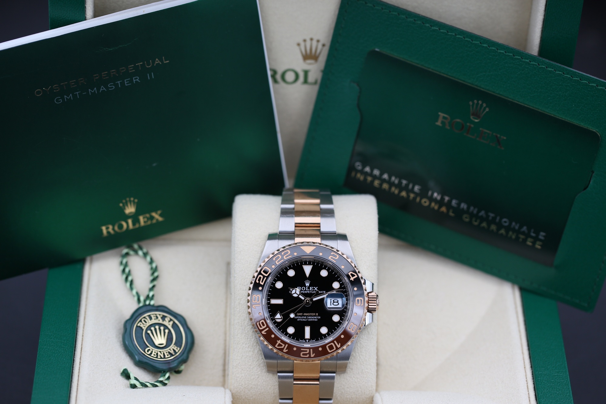 Rolex 126711CHNR Black GMT-MASTER II 40mm 2024 ROOTBEER — view 4