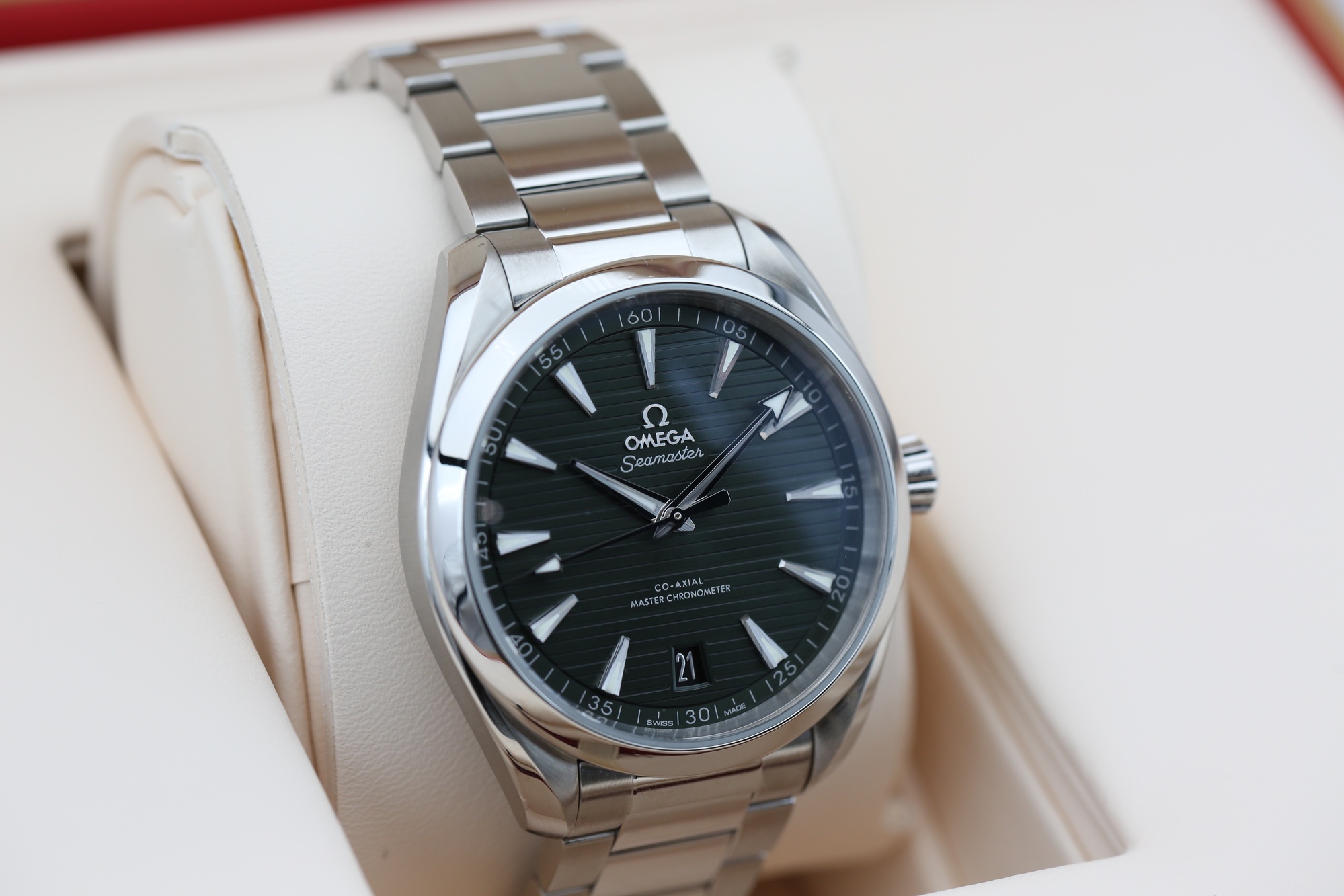 Omega 220.10.41.21.10.001 Green SEAMASTER AQUA TERRA 41mm 2023 — view 2