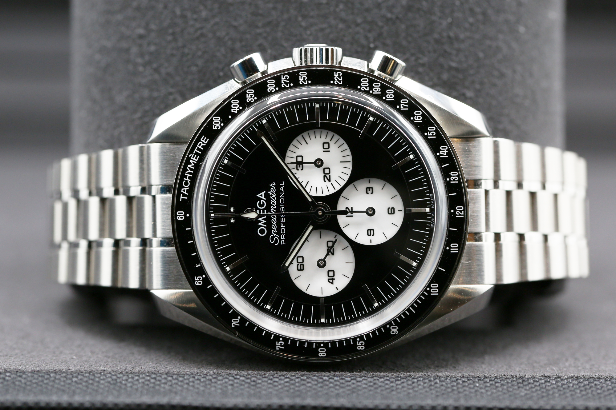 Omega 310.30.42.50.01.004 Black SPEEDMASTER 42mm 2026 — view 3