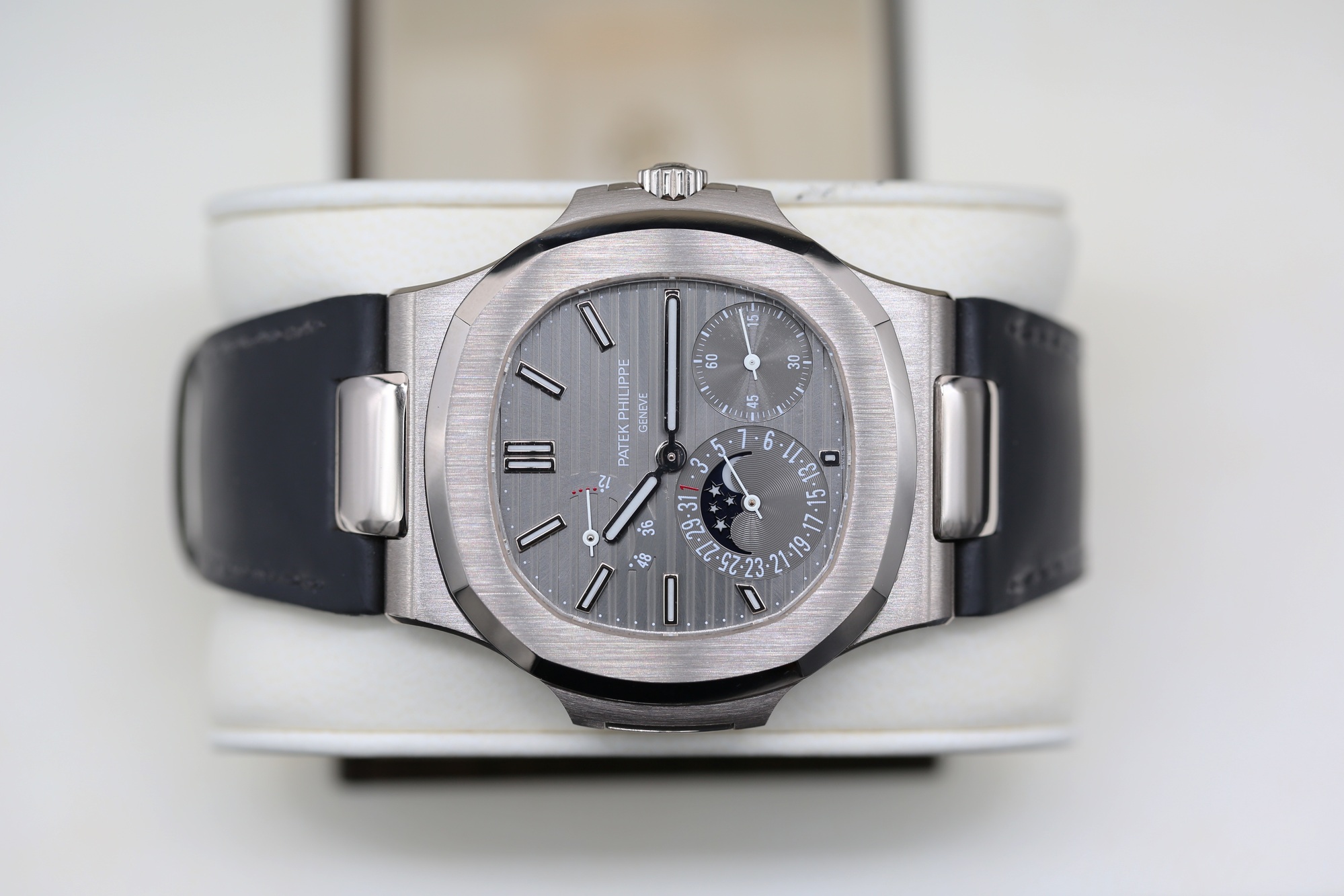 Patek Philippe 5712G-001 Grey NAULITUS 40mm 2008 — view 5