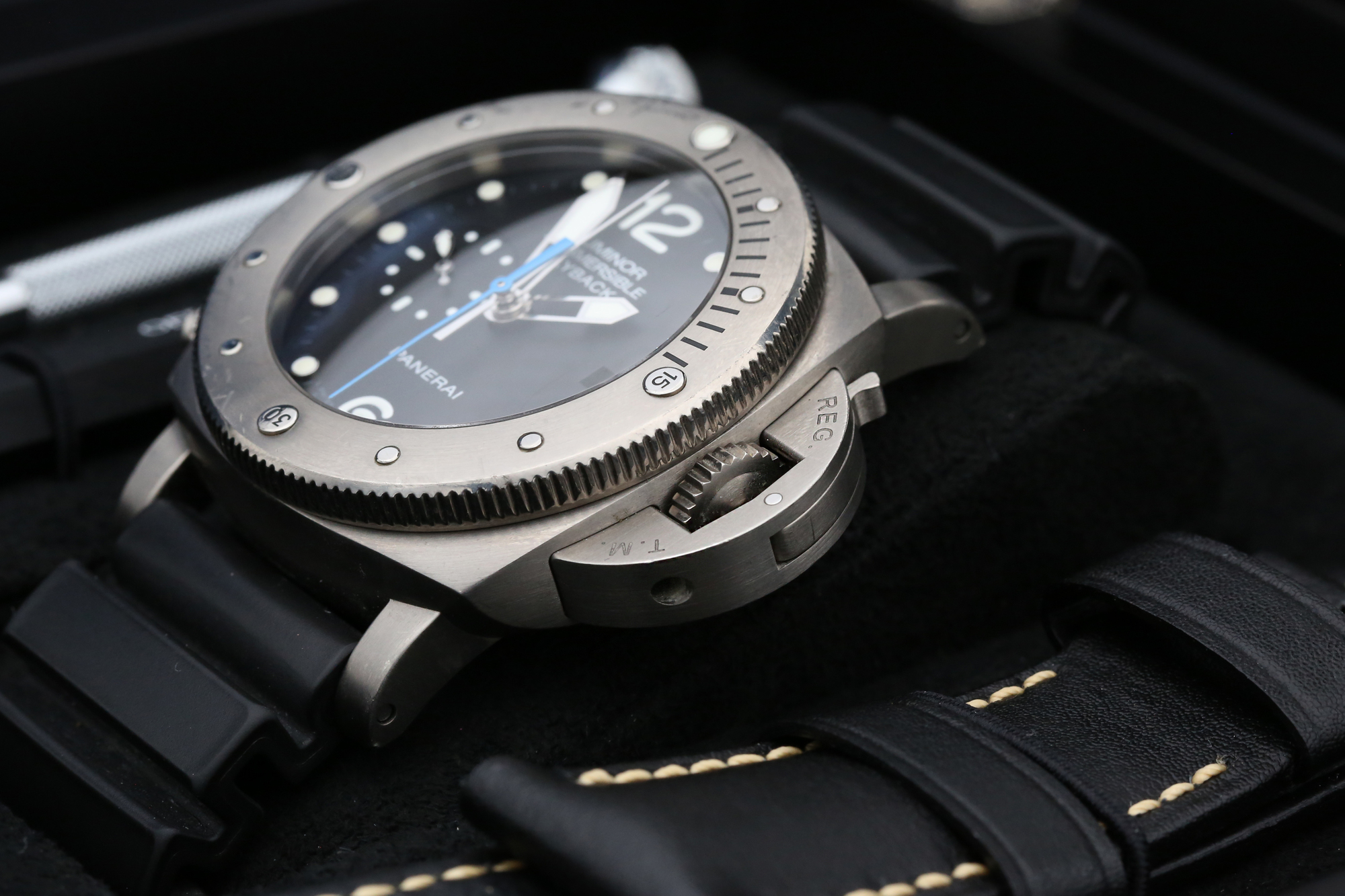 Panerai PAM00614 Black LUMINOR  47mm 2017 — view 4