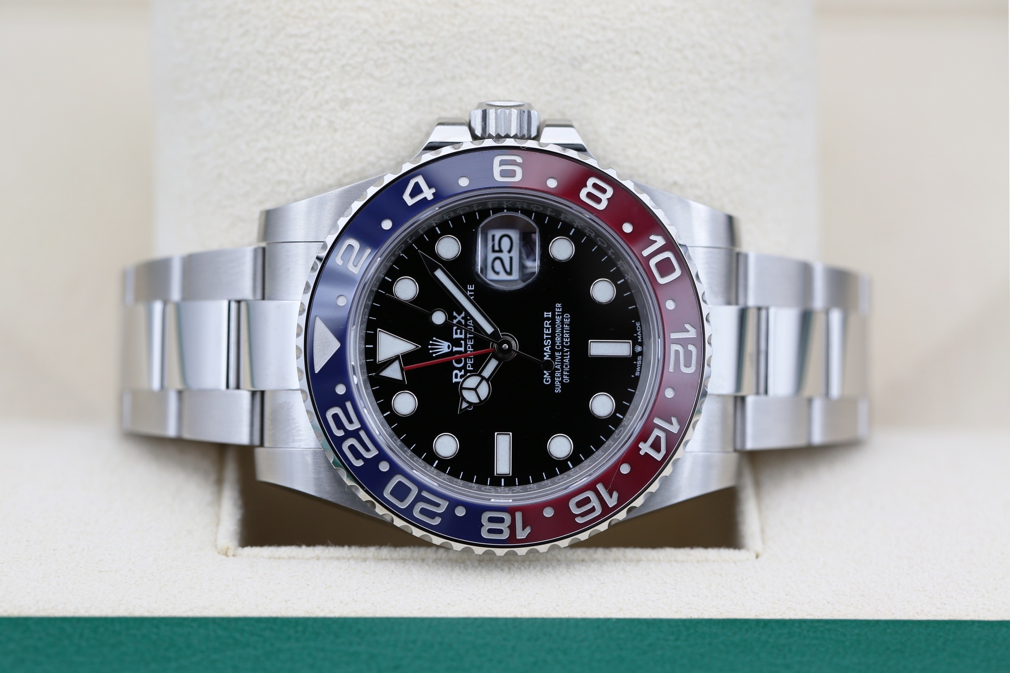 Rolex 126710BLRO Black GMT-MASTER II 40mm 2022 PEPSI — view 3