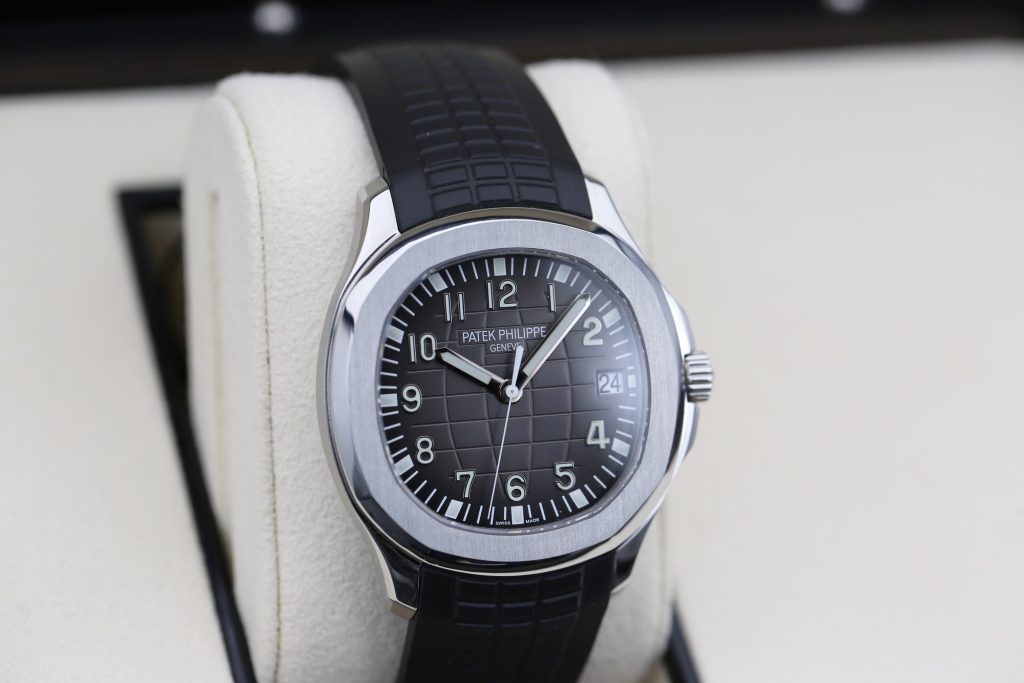 Patek Philippe 5167A-001 Charcoal Grey AQUANAUT  40.8mm 2018