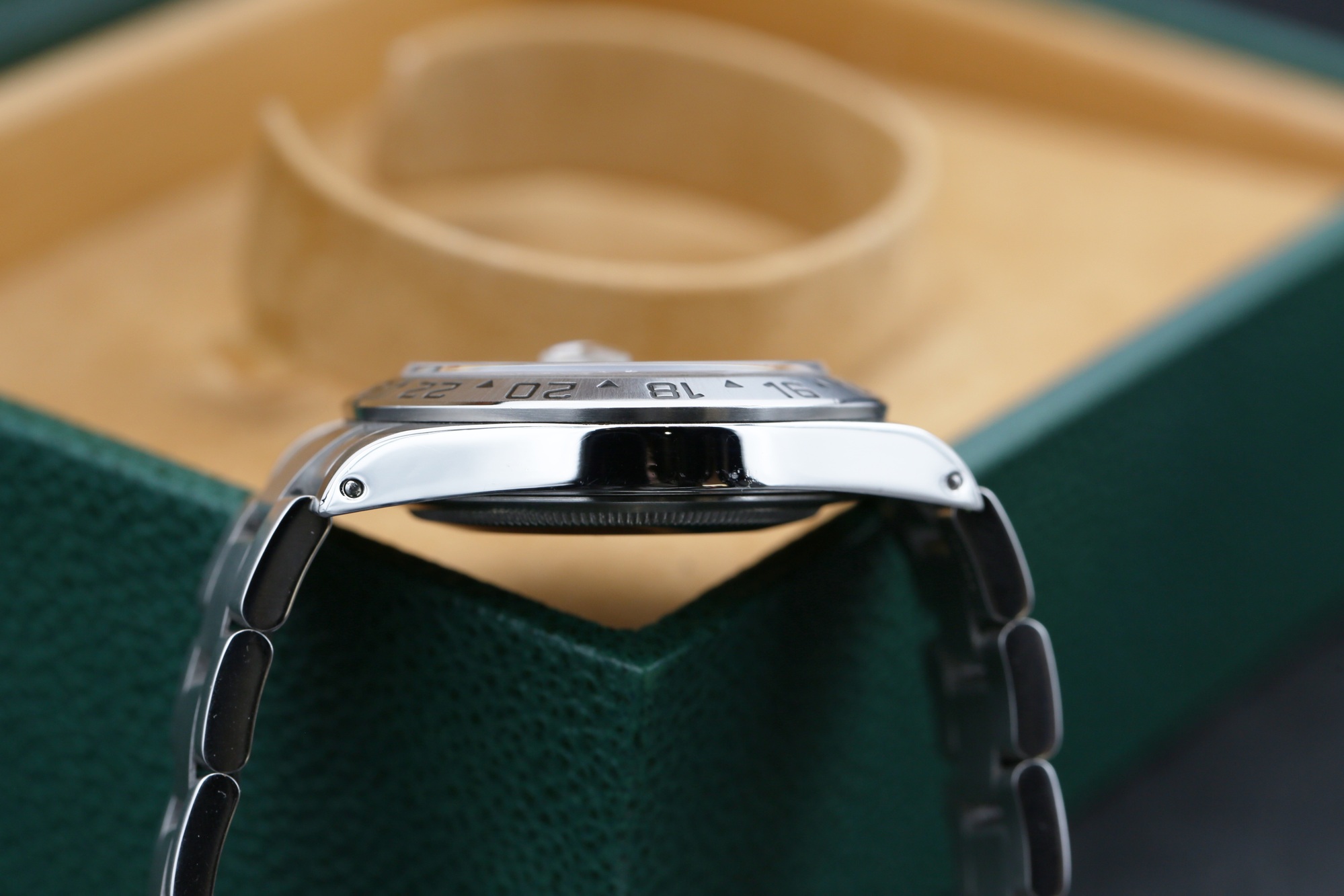 Rolex 16570 Black EXPLORER II 40mm 2002 — view 6