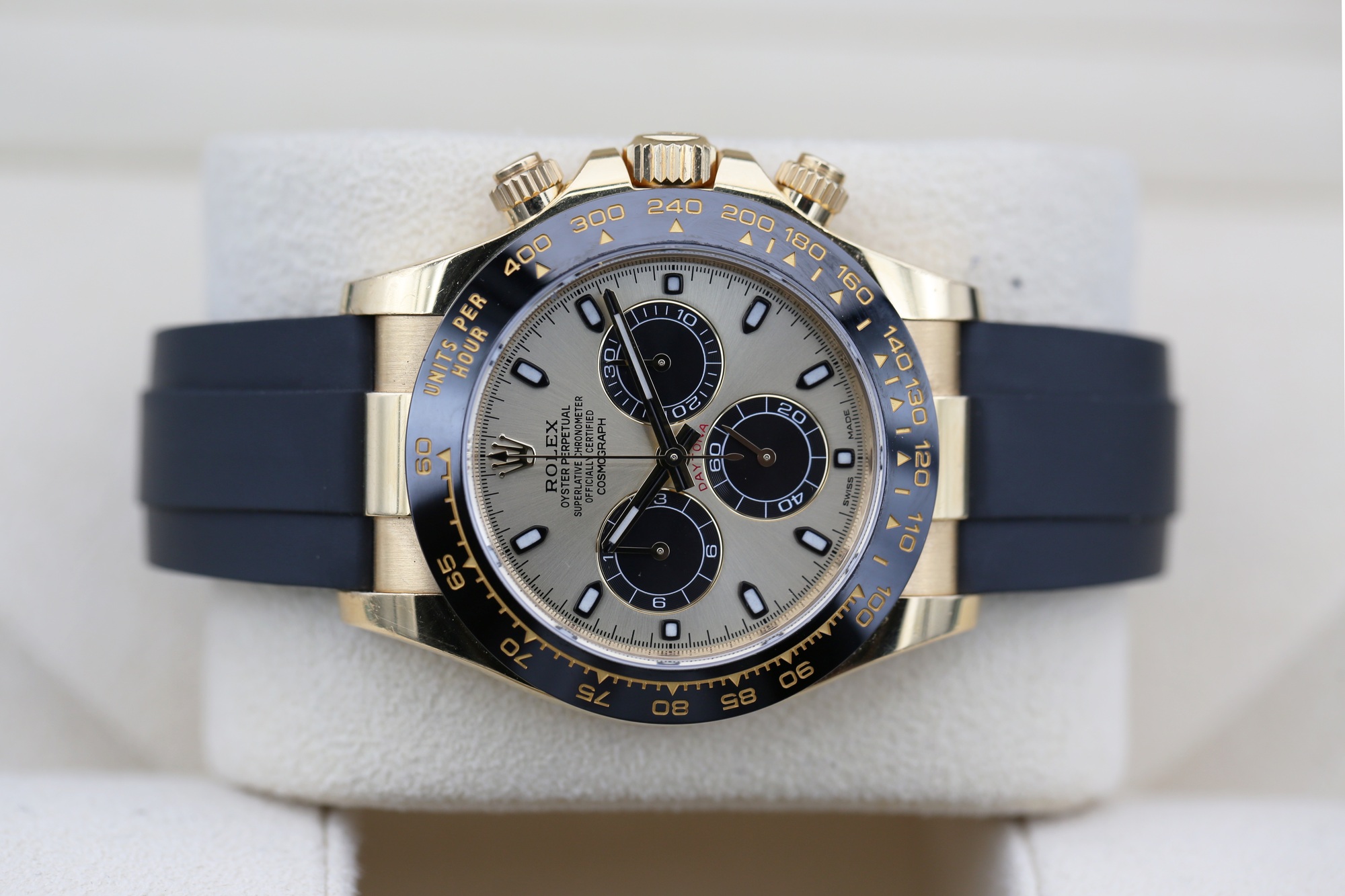 Rolex 116518LN Black DAYTONA 40mm 2018 PIKACHU — view 3
