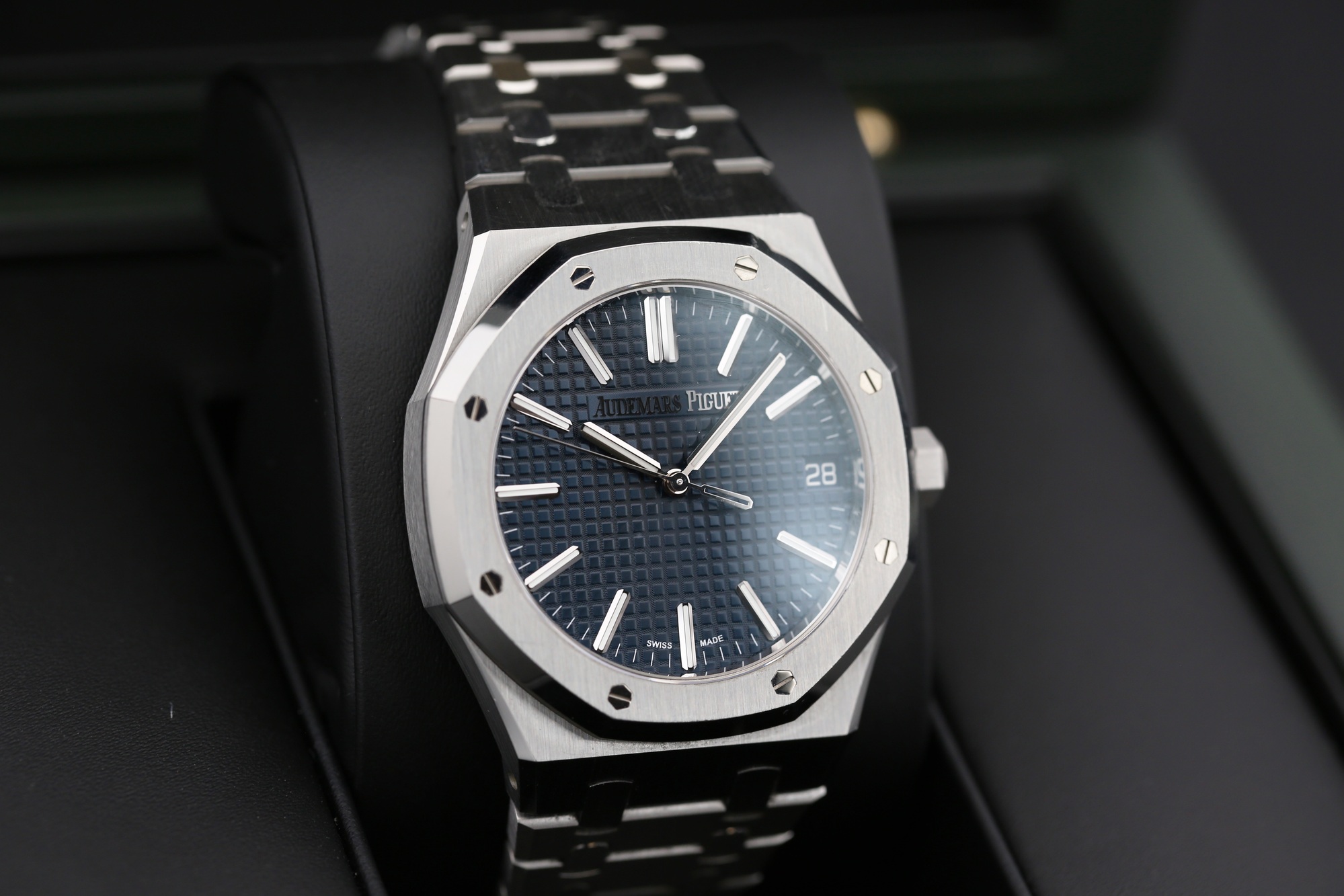 Audemars Piguet 15510ST.OO.1320ST.01 Blue ROYAL OAK 41mm 2023 — view 2